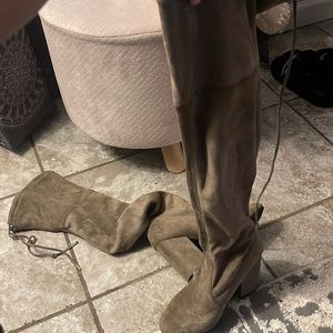 Grey super comfy heel boots, easy to style!